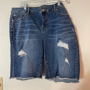 Torrid Feel the Fit Blue Jean Shorts Distressed Raw Hem 5 Pocket Sz 18